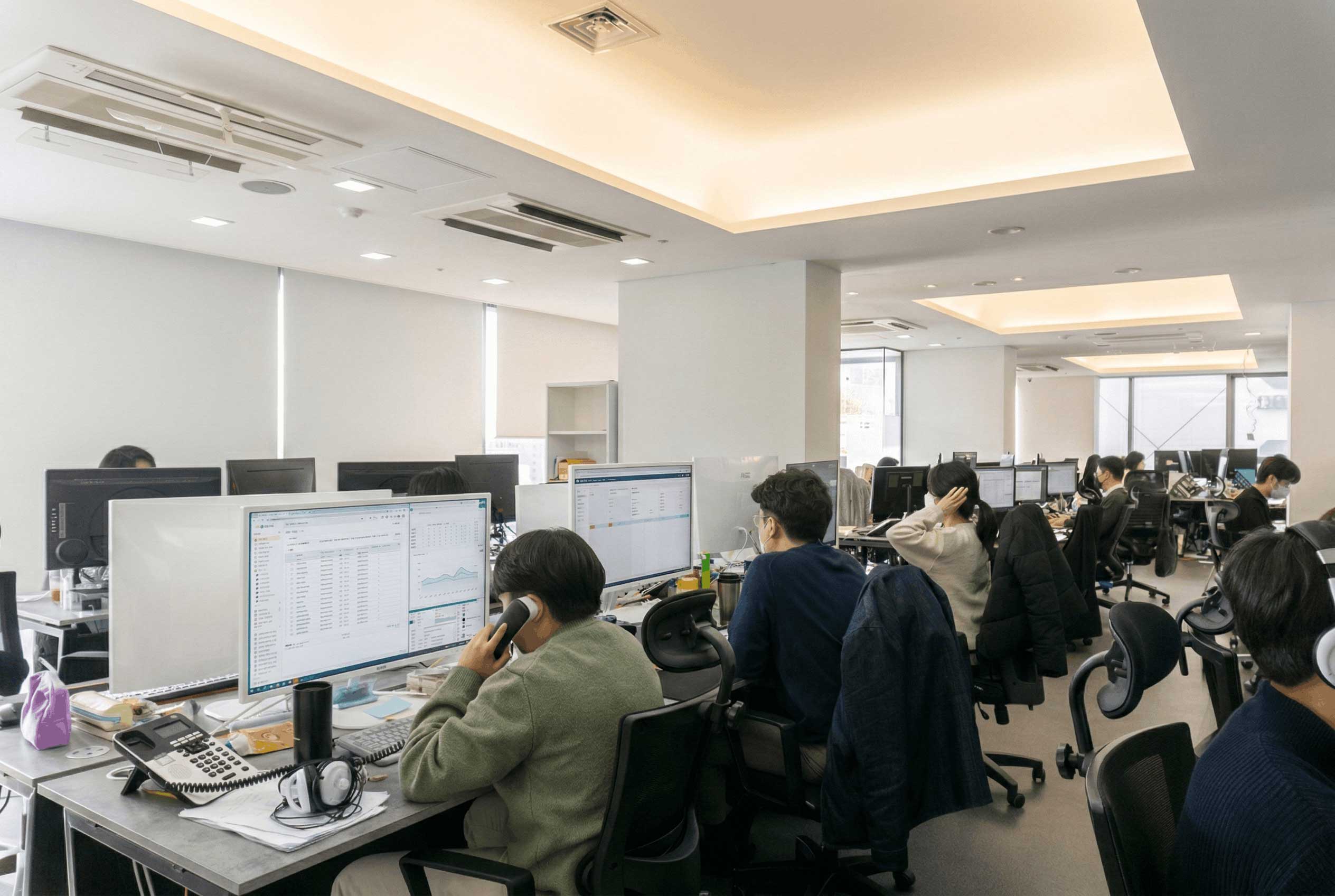 Kontactic team working