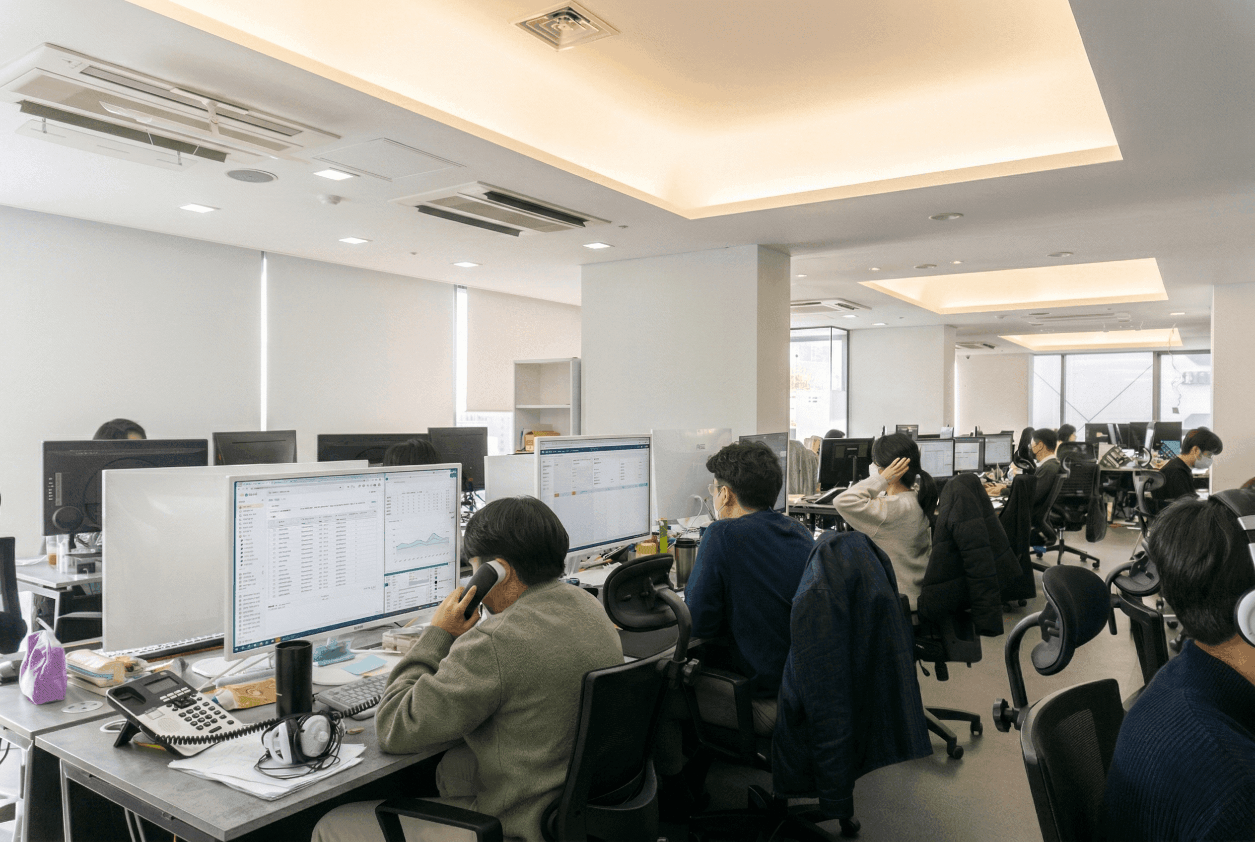 Kontactic team working